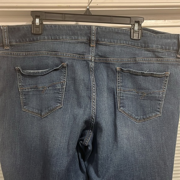 Soho New York and company jeans curvy boy friend, size 18 - Picture 4 of 5